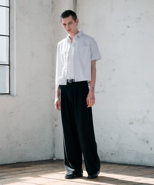 Regen Glanz（レーゲングランツ）の「cropped box fit stripe shirt/ クロップドボックスフィットストライプシャツ（シャツ/ブラウス・メンズ・ブルー/ライトホワイト・MEDIUM/SMALL/LARGE）」の3枚目の写真