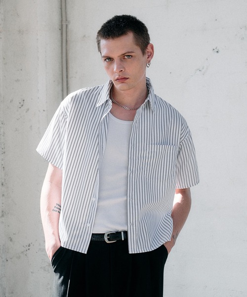 Regen Glanz（レーゲングランツ）の「cropped box fit stripe shirt/ クロップドボックスフィットストライプシャツ（シャツ/ブラウス・メンズ・ブルー/ライトホワイト・MEDIUM/SMALL/LARGE）」の4枚目の写真