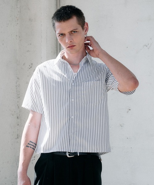 Regen Glanz（レーゲングランツ）の「cropped box fit stripe shirt/ クロップドボックスフィットストライプシャツ（シャツ/ブラウス・メンズ・ブルー/ライトホワイト・MEDIUM/SMALL/LARGE）」の7枚目の写真