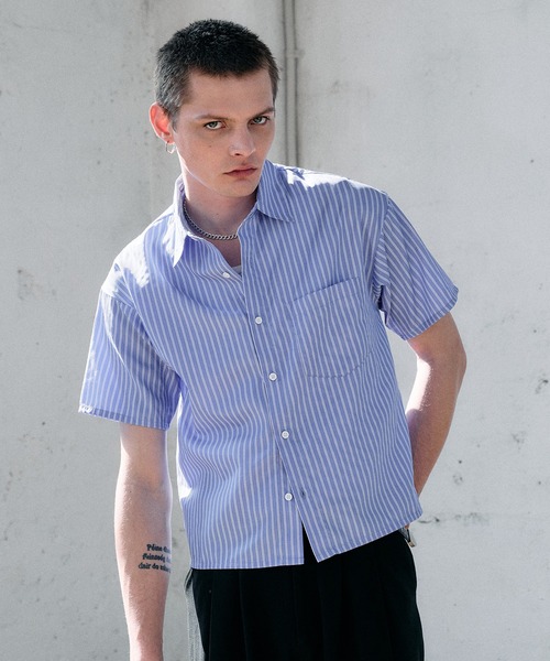 Regen Glanz（レーゲングランツ）の「cropped box fit stripe shirt/ クロップドボックスフィットストライプシャツ（シャツ/ブラウス・メンズ・ブルー/ライトホワイト・MEDIUM/SMALL/LARGE）」の15枚目の写真