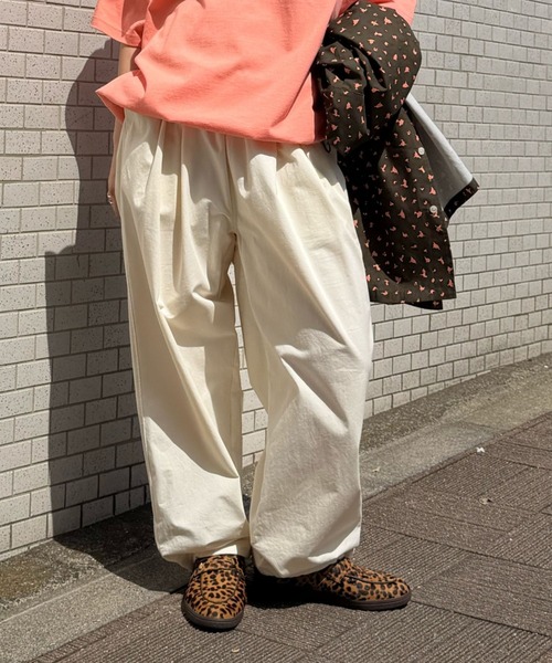 KEBOZ(ケボズ)の「LIGHT COTTON WIDE FIT EASY PANTS(カーゴパンツ・メンズ・ブラック/オリーブ/オフホワイト/ネイビー/ベージュ・M/XL/L)」の4枚目の写真