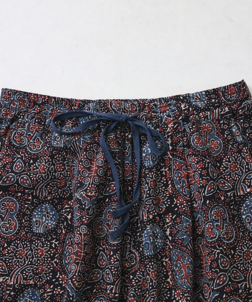 JOURNAL STANDARD relume(ジャーナルスタンダード レリューム)の「bunai / ブナイ 別注 アジュラク プリント イージーパンツ(その他パンツ・メンズ・アイボリー/ブラック/ネイビー/レッド・LARGE/MEDIUM)」の7枚目の写真