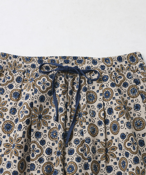 JOURNAL STANDARD relume(ジャーナルスタンダード レリューム)の「bunai / ブナイ 別注 アジュラク プリント イージーパンツ(その他パンツ・メンズ・アイボリー/ブラック/ネイビー/レッド・LARGE/MEDIUM)」の8枚目の写真