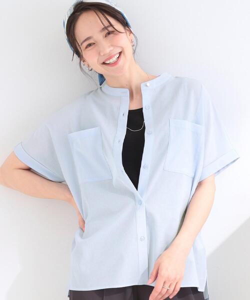 SHOO・LA・RUE(シューラルー)の「【さらり快適/洗濯機可/S-LL】風が通り抜ける 半袖バンドカラーシアーシャツ(シャツ/ブラウス・レディース・ライトイエロー系/ネイビー/オフホワイト/ライトブルー/ブラウン系その他・02/01/04/03)」の4枚目の写真