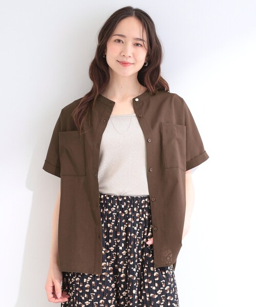SHOO・LA・RUE(シューラルー)の「【さらり快適/洗濯機可/S-LL】風が通り抜ける 半袖バンドカラーシアーシャツ(シャツ/ブラウス・レディース・ライトイエロー系/ネイビー/オフホワイト/ライトブルー/ブラウン系その他・02/01/04/03)」の16枚目の写真