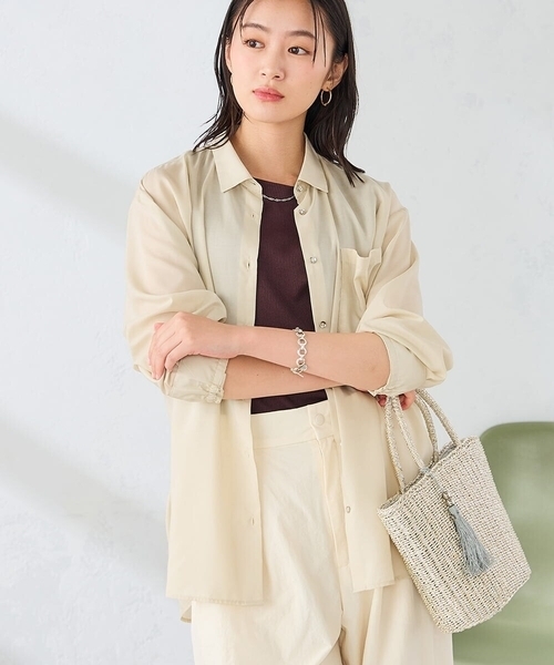 a.v.v（アーヴェヴェ）の「バックタックシアーシャツ【接触冷感/イージーケア】（シャツ/ブラウス・レディース・クリーム/ブルー/チャコールグレー/ベージュ/レッド・36/38/40）」の3枚目の写真
