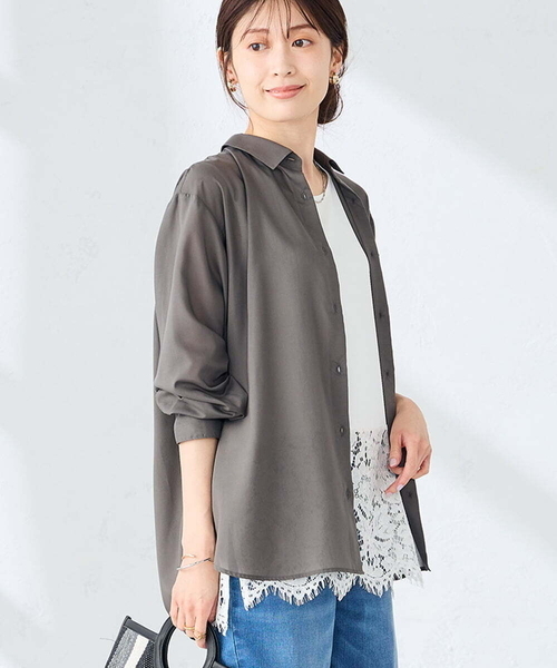 a.v.v（アーヴェヴェ）の「バックタックシアーシャツ【接触冷感/イージーケア】（シャツ/ブラウス・レディース・クリーム/ブルー/チャコールグレー/ベージュ/レッド・36/38/40）」の2枚目の写真
