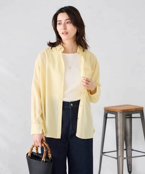 a.v.v（アーヴェヴェ）の「バックタックシアーシャツ【接触冷感/イージーケア】（シャツ/ブラウス・レディース・クリーム/ブルー/チャコールグレー/ベージュ/レッド・36/38/40）」の4枚目の写真
