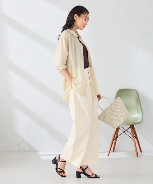 a.v.v（アーヴェヴェ）の「バックタックシアーシャツ【接触冷感/イージーケア】（シャツ/ブラウス・レディース・クリーム/ブルー/チャコールグレー/ベージュ/レッド・36/38/40）」の22枚目の写真