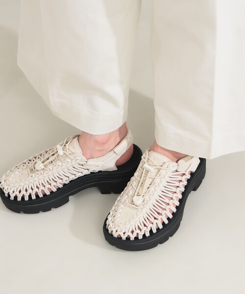 Demi-Luxe BEAMS（デミルクス ビームス）の「KEEN / UNEEK PLT サンダル（サンダル・レディース・ブラック/ホワイト系その他5・25/24/23）」の3枚目の写真