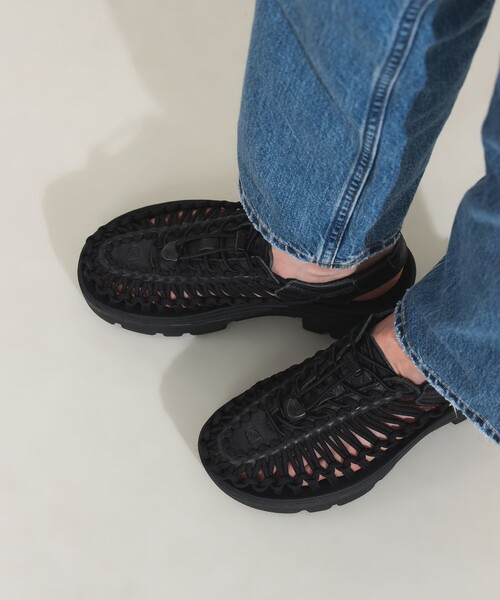 Demi-Luxe BEAMS（デミルクス ビームス）の「KEEN / UNEEK PLT サンダル（サンダル・レディース・ブラック/ホワイト系その他5・25/24/23）」の4枚目の写真