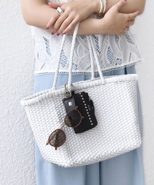 Beau're（ヴュレ）の「【WEB限定】BEAURE: ショルダー 付き フラグメント ケース（財布・レディース・ブラック/シルバー/クリーム/ブラウン/ベージュ・ONE SIZE）」の17枚目の写真