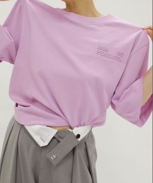 BAUM UND PFERDGARTEN(バウムウンドヘルガーデン)の「BAUM UND PFERDGARTEN バウム ウンド ヘルガーデン JIANA24856(Tシャツ/カットソー・レディース・チャコールグレー/ピンク・FREE)」の6枚目の写真