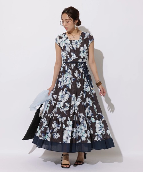 JUSGLITTY(ジャスグリッティー)の「ジャガードフラワーワンピース(ワンピース・レディース・ネイビー/ブラウン・2/1/0)」の3枚目の写真