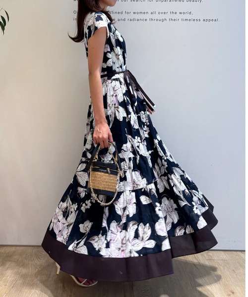 JUSGLITTY(ジャスグリッティー)の「ジャガードフラワーワンピース(ワンピース・レディース・ネイビー/ブラウン・2/1/0)」の10枚目の写真