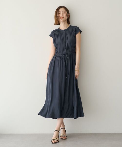 YECCA VECCA(イェッカヴェッカ)の「【接触冷感】ギャザードロストワンピース(ワンピース・レディース・ストライプ/ネイビー/イエロー・FREE)」の2枚目の写真