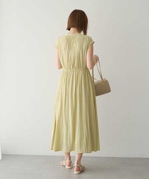YECCA VECCA(イェッカヴェッカ)の「【接触冷感】ギャザードロストワンピース(ワンピース・レディース・ストライプ/ネイビー/イエロー・FREE)」の10枚目の写真