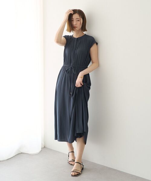 YECCA VECCA(イェッカヴェッカ)の「【接触冷感】ギャザードロストワンピース(ワンピース・レディース・ストライプ/ネイビー/イエロー・FREE)」の11枚目の写真