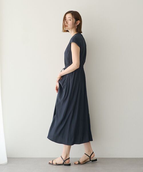 YECCA VECCA(イェッカヴェッカ)の「【接触冷感】ギャザードロストワンピース(ワンピース・レディース・ストライプ/ネイビー/イエロー・FREE)」の14枚目の写真