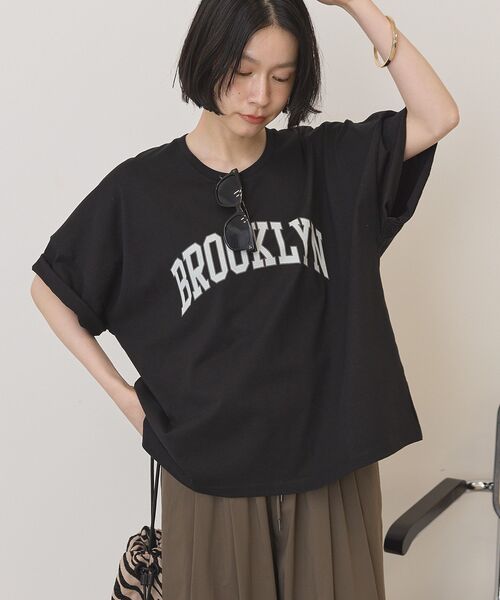 AMERICAN HOLIC（アメリカンホリック）の「BROOKLYN ロゴTシャツ（Tシャツ/カットソー・レディース・ブラウン/グレー系その他/ブラック/オフホワイト・M/L）」の3枚目の写真