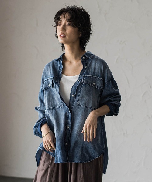 MAYSON GREY(メイソングレイ)の「シアーデニムオーバーシャツ(シャツ/ブラウス・レディース・ネイビー・M)」の2枚目の写真