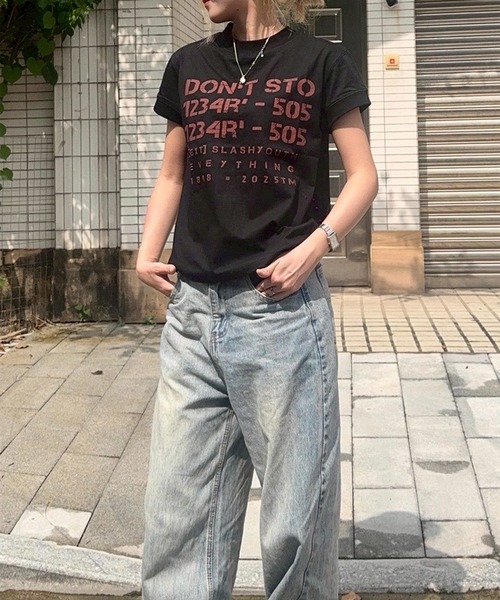 LYEON（リヨン）の「カレッジプリントTシャツ（Tシャツ/カットソー・レディース・グレー/オフホワイト/ブラック・FREE）」の4枚目の写真