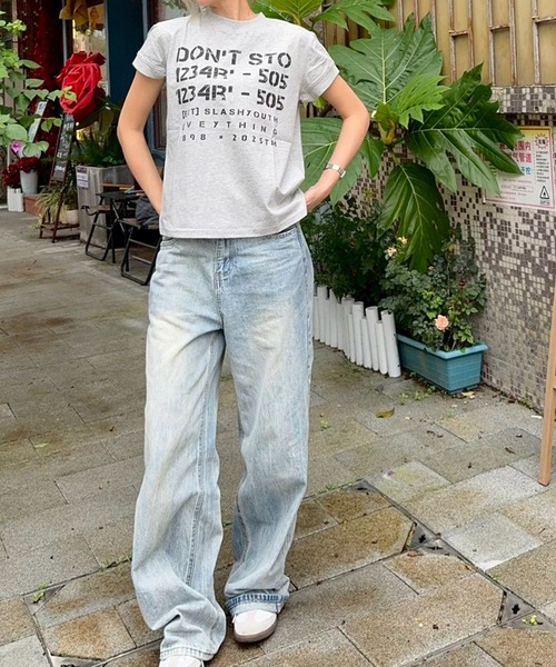 LYEON（リヨン）の「カレッジプリントTシャツ（Tシャツ/カットソー・レディース・グレー/オフホワイト/ブラック・FREE）」の6枚目の写真