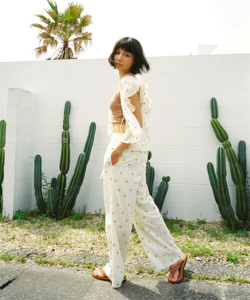 FREAK'S STORE(フリークスストア)の「Aya kawasaki for FREAK'S STORE/アヤカワサキ 【Beach & Festival】別注 カップ付きアシンメトリーキャミソール<水陸両用>(キャミソール・レディース・ブラウン/パープル・MEDIUM/SMALL)」の4枚目の写真