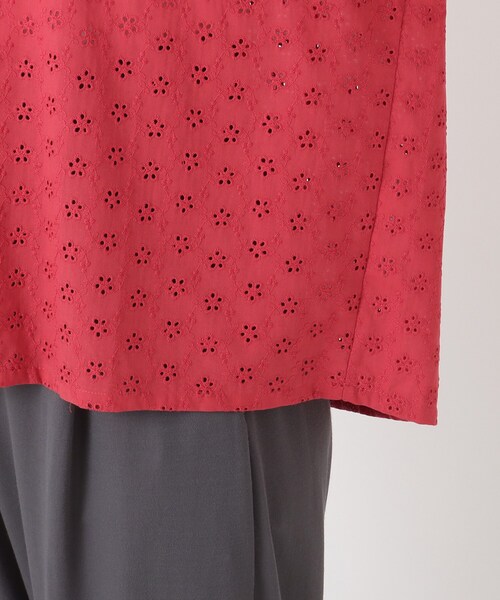 one'sterrace(ワンズテラス)の「総柄刺繍ブラウス(シャツ/ブラウス・レディース・グリーン系その他6/ホワイト系9/イエロー系8/レッド系9/ブラック系8・02)」の18枚目の写真