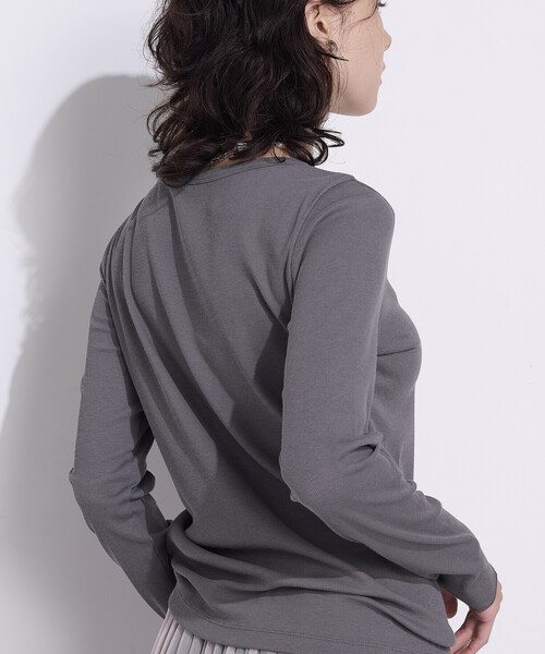 COMME CA Wardrobe(コムサワードローブ)の「〔 +サイズ 〕綿キュプラベアテレコ プルオーバー(Tシャツ/カットソー・レディース・ブラック/グレー・15号)」の4枚目の写真