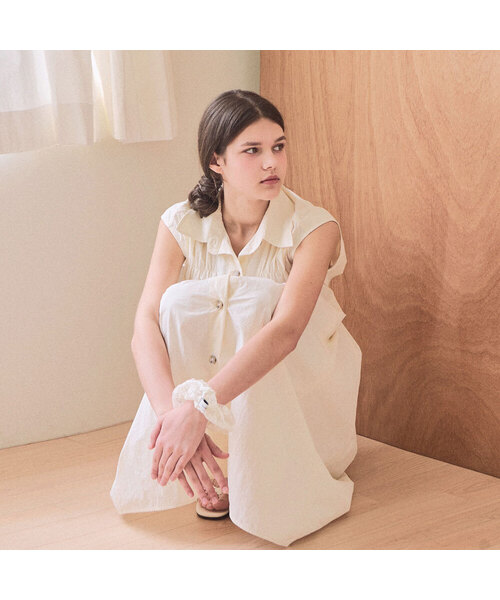 SLOWLOLLI(スローローリ)の「Pintuck string sleeveless dress_2 Colors(ワンピース・レディース・カーキ/アイボリー・FREE)」の2枚目の写真