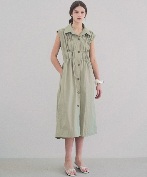 SLOWLOLLI(スローローリ)の「Pintuck string sleeveless dress_2 Colors(ワンピース・レディース・カーキ/アイボリー・FREE)」の3枚目の写真