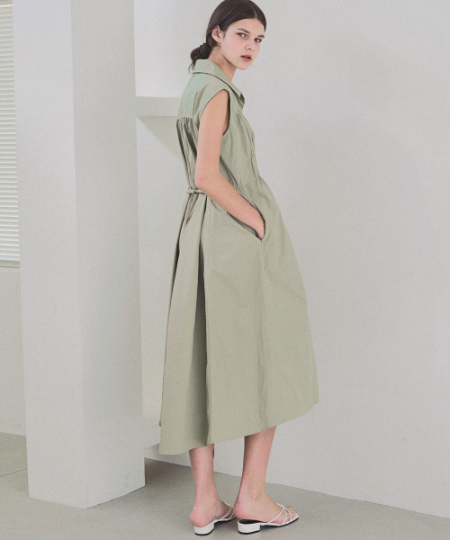 SLOWLOLLI(スローローリ)の「Pintuck string sleeveless dress_2 Colors(ワンピース・レディース・カーキ/アイボリー・FREE)」の4枚目の写真