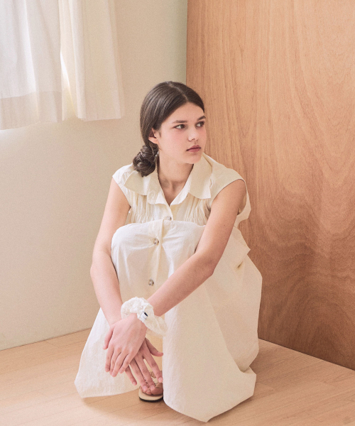 SLOWLOLLI(スローローリ)の「Pintuck string sleeveless dress_2 Colors(ワンピース・レディース・カーキ/アイボリー・FREE)」の7枚目の写真