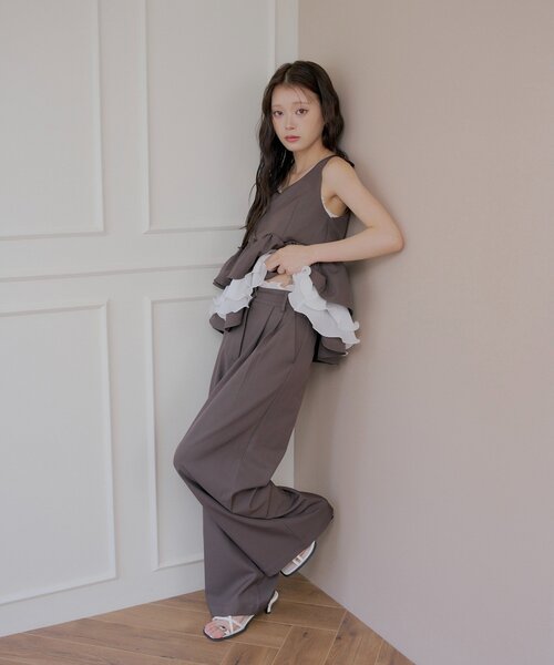 Chico(チコ)の「【SALON by Chico】セットアップ対応可 / ウエストイヤードレースワイドスラックスパンツ(その他パンツ・レディース・グレー系その他2/グレー/ブラウン/ブラック系その他2・MEDIUM/SMALL)」の5枚目の写真
