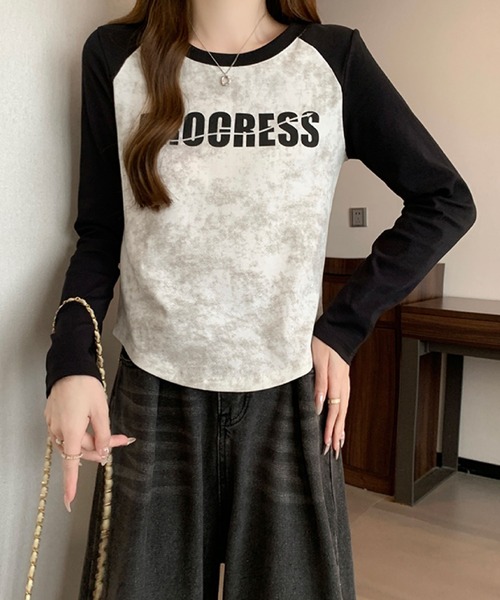 2ly2(トゥーリートゥー)の「ロゴプリント ラグランTシャツ(Tシャツ/カットソー・レディース・グレー/ベージュ/カーキ・FREE)」の18枚目の写真