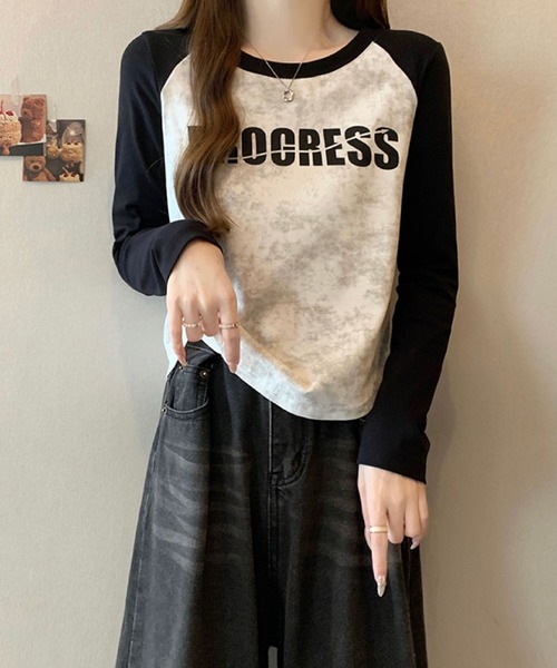 2ly2(トゥーリートゥー)の「ロゴプリント ラグランTシャツ(Tシャツ/カットソー・レディース・グレー/ベージュ/カーキ・FREE)」の16枚目の写真