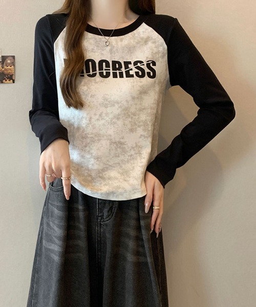 2ly2(トゥーリートゥー)の「ロゴプリント ラグランTシャツ(Tシャツ/カットソー・レディース・グレー/ベージュ/カーキ・FREE)」の15枚目の写真