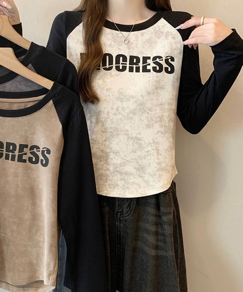 2ly2(トゥーリートゥー)の「ロゴプリント ラグランTシャツ(Tシャツ/カットソー・レディース・グレー/ベージュ/カーキ・FREE)」の11枚目の写真