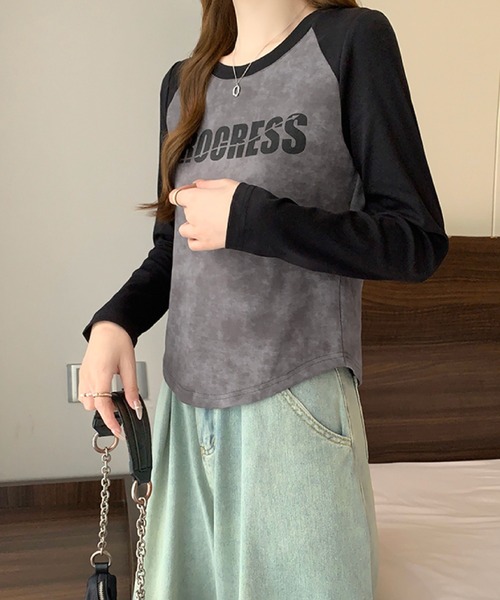 2ly2(トゥーリートゥー)の「ロゴプリント ラグランTシャツ(Tシャツ/カットソー・レディース・グレー/ベージュ/カーキ・FREE)」の5枚目の写真