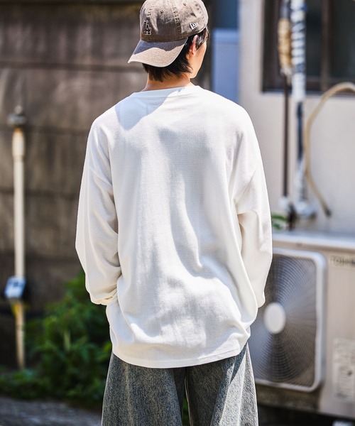 niko and...(ニコアンド)の「USAコットンワッフルクルーTシャツ(Tシャツ/カットソー・メンズ・ブルー/チャコール/ブラック/オフホワイト・MEDIUM/LARGE)」の2枚目の写真