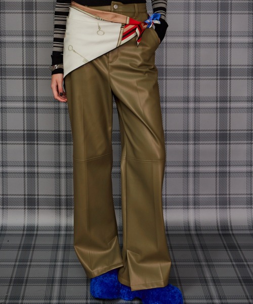 MAISON SPECIAL(メゾンスペシャル)の「Straight Vegan Leather Pants/ストレートヴィーガンレザーパンツ(その他パンツ・レディース・ボルドー/ブラック/カーキ・38/36/34)」の4枚目の写真