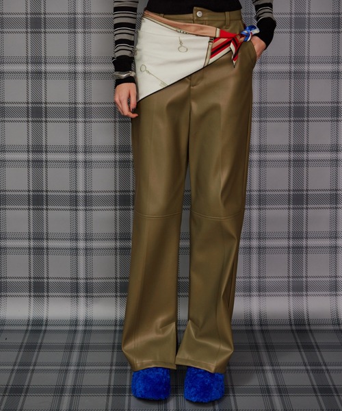 MAISON SPECIAL(メゾンスペシャル)の「Straight Vegan Leather Pants/ストレートヴィーガンレザーパンツ(その他パンツ・レディース・ボルドー/ブラック/カーキ・38/36/34)」の5枚目の写真