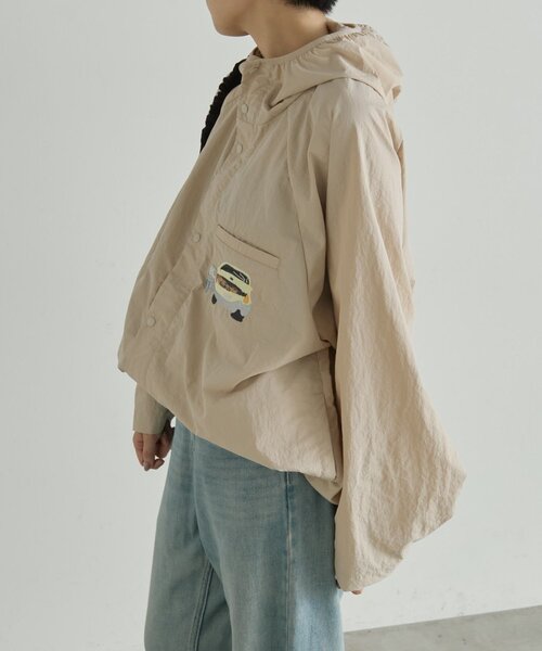ear PAPILLONNER（イアパピヨネ）の「【Takuro Matsui×ear】コラボウインドブレーカー（ブルゾン・レディース・ブラック/ベージュ・FREE）」の11枚目の写真