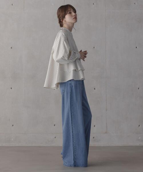 URBAN RESEARCH Sonny Label（アーバンリサーチサニーレーベル）の「『WEB限定』バンドカラーフリルストライプシャツ（シャツ/ブラウス・レディース・ホワイト系その他/ブラウン系その他/ブルー系その他・FREE）」の18枚目の写真