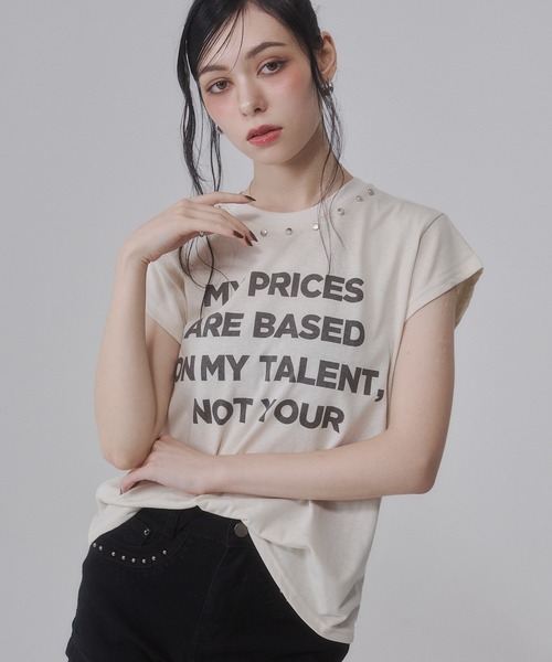 ENVYM(アンビー)の「スタッズ付き フロントロゴプリントルーズTシャツ(Tシャツ/カットソー・レディース・カーキ/レッド/ベージュ/グレー・FREE)」の12枚目の写真