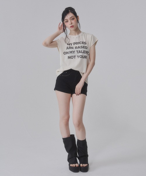 ENVYM(アンビー)の「スタッズ付き フロントロゴプリントルーズTシャツ(Tシャツ/カットソー・レディース・カーキ/レッド/ベージュ/グレー・FREE)」の13枚目の写真