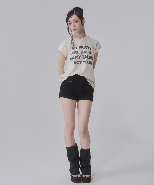 ENVYM(アンビー)の「スタッズ付き フロントロゴプリントルーズTシャツ(Tシャツ/カットソー・レディース・カーキ/レッド/ベージュ/グレー・FREE)」の14枚目の写真