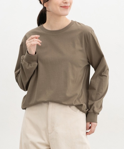 Honeys(ハニーズ)の「こだわり綿長袖Tシャツ(Tシャツ/カットソー・レディース・カーキ/グレイッシュブルー/ピンク/モカ/ブラック/オフホワイト/グレイッシュベージュ・L/M/S/LL)」の16枚目の写真