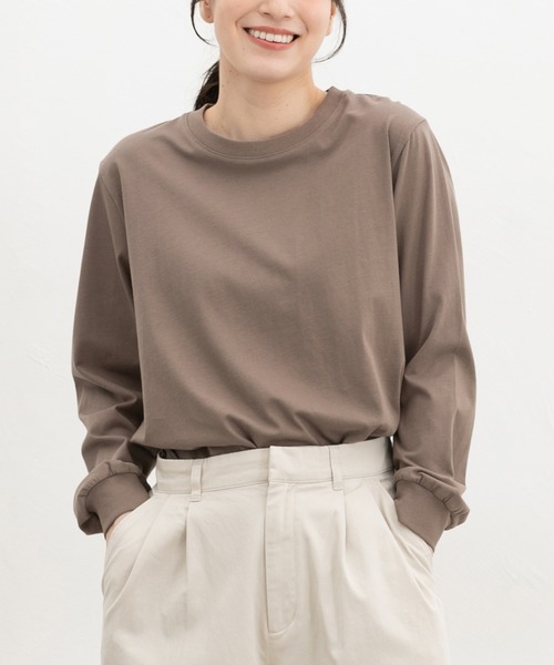 Honeys(ハニーズ)の「こだわり綿長袖Tシャツ(Tシャツ/カットソー・レディース・カーキ/グレイッシュブルー/ピンク/モカ/ブラック/オフホワイト/グレイッシュベージュ・L/M/S/LL)」の20枚目の写真